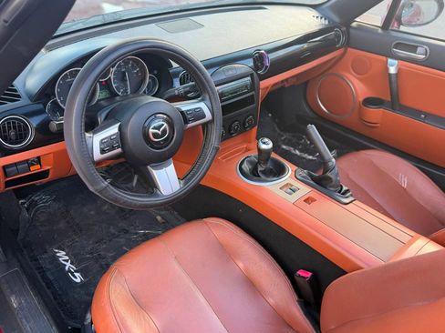 Used 2006 MAZDA MX-5 Miata Grand Touring RWD image 9