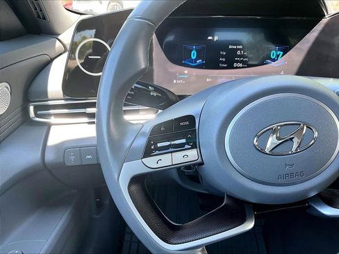 Used 2023 Hyundai Elantra SEL w/ Convenience Package FWD image 23