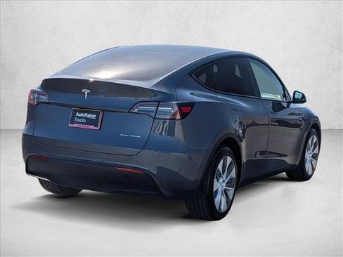 Used 2023 Tesla Model Y Long Range AWD/4WD image 5