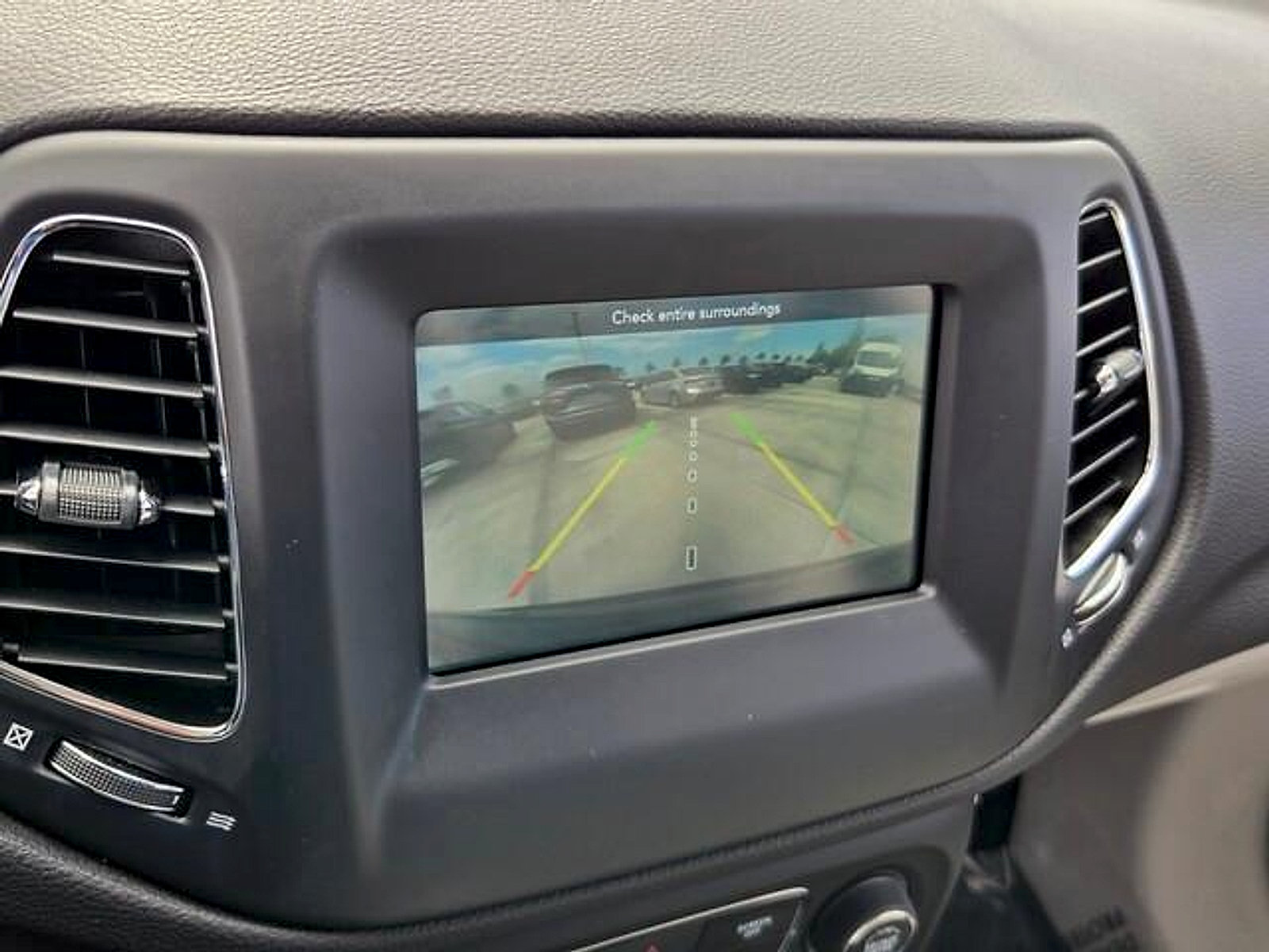 Used 2019 Jeep Compass Latitude FWD image 19