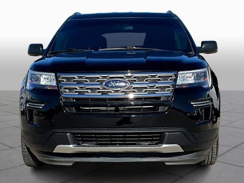 Used 2019 Ford Explorer XLT image 3