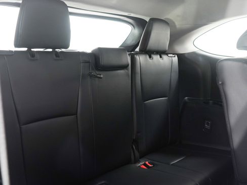 Used 2024 Toyota Highlander XLE AWD/4WD image 13