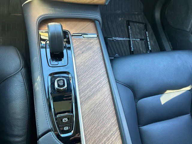 Used 2024 Volvo XC90 B6 Plus w/ Protection Package Premier AWD/4WD image 14