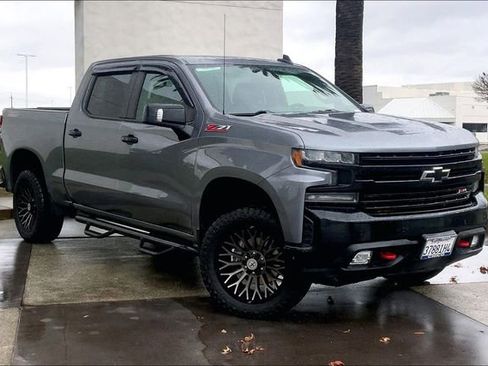 Used 2021 Chevrolet Silverado 1500 LT Trail Boss w/ Convenience Package II image 2