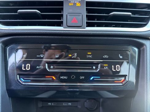 Used 2025 Volkswagen Taos SE w/ Black Wheel Package image 19