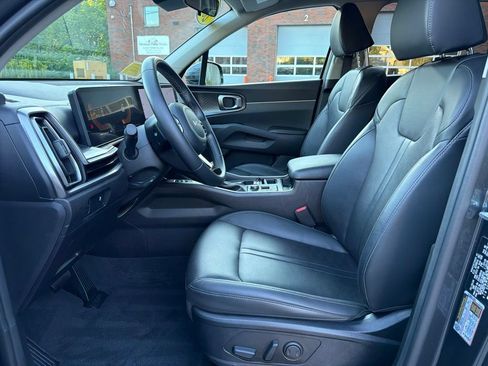 Certified 2025 Kia Sorento S AWD/4WD image 16