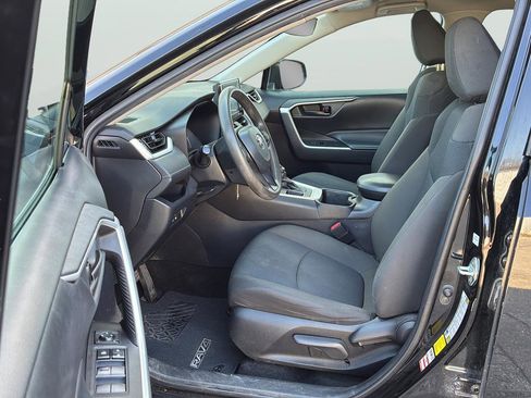 Used 2022 Toyota RAV4 LE image 13