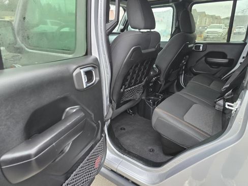 Used 2020 Jeep Gladiator Mojave AWD/4WD image 25