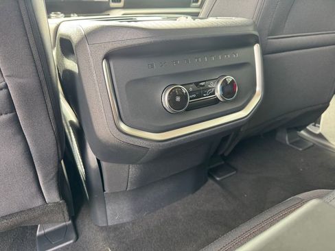 New 2025 Ford Expedition Active image 24