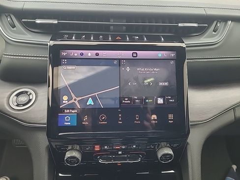 Used 2022 Jeep Grand Cherokee Overland w/ Luxury Tech Group IV image 20