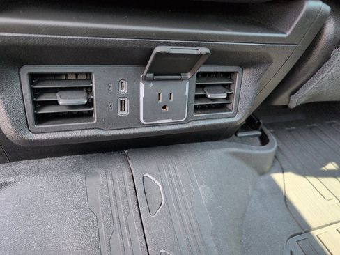 Used 2024 GMC Sierra 1500 SLT image 17