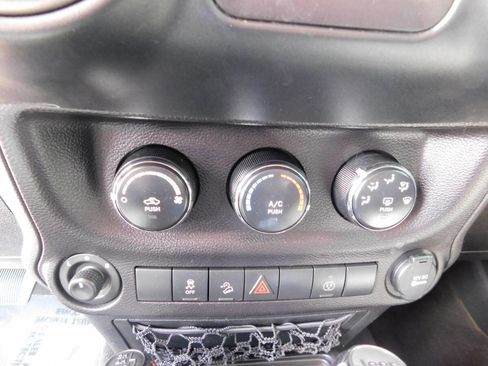 Used 2018 Jeep Wrangler Unlimited Sport image 11