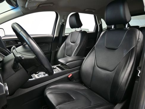 Used 2022 Ford Edge Titanium image 10