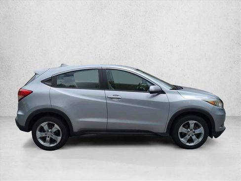 Used 2017 Honda HR-V LX image 4