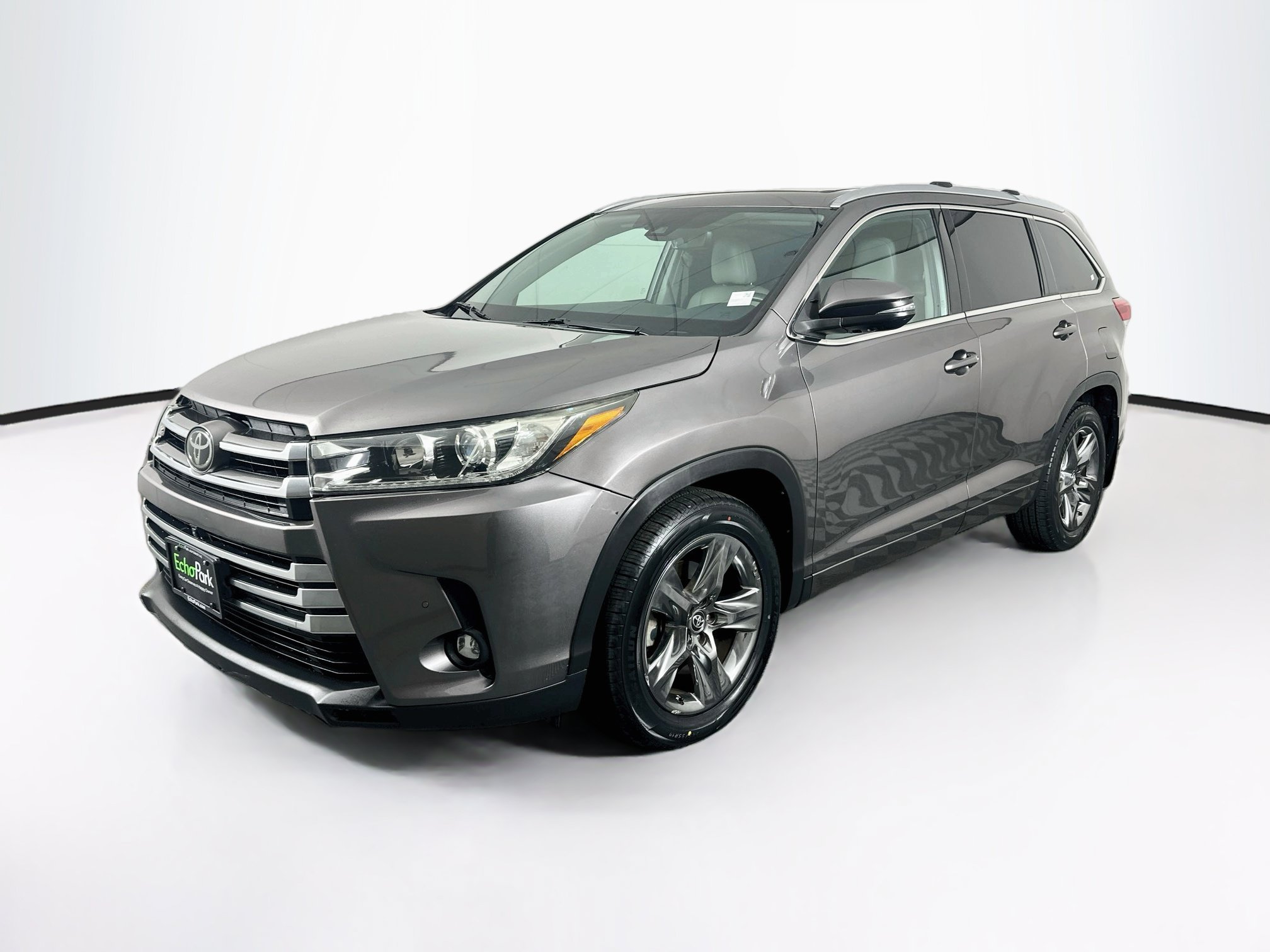 Used 2019 Toyota Highlander Limited Platinum w/ Carpet Mat Package (TMS) AWD/4WD image 3
