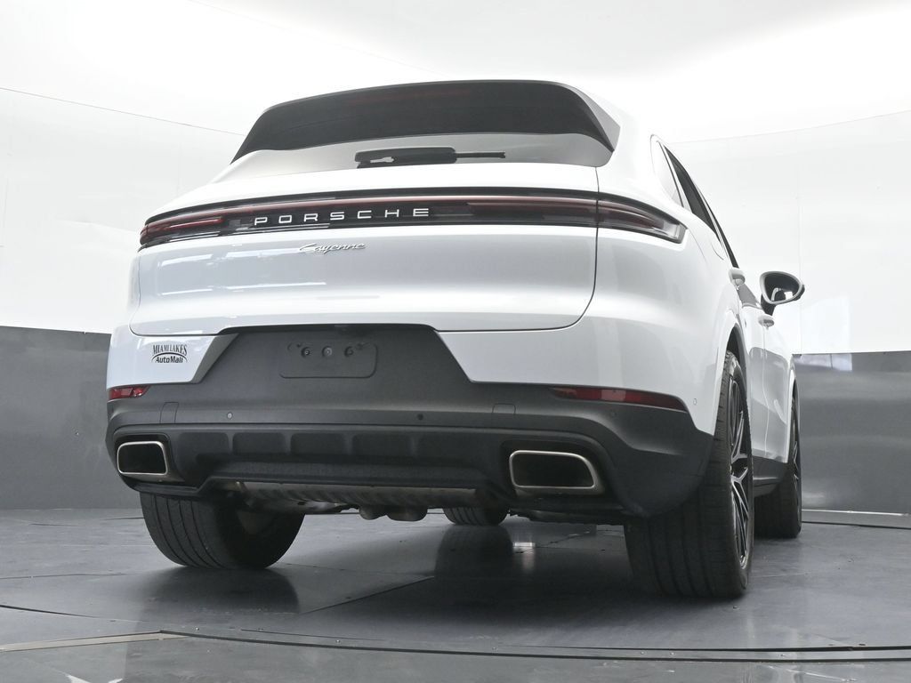 Used 2025 Porsche Cayenne AWD/4WD image 70