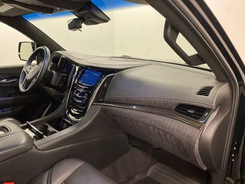 Used 2017 Cadillac Escalade Platinum image 25