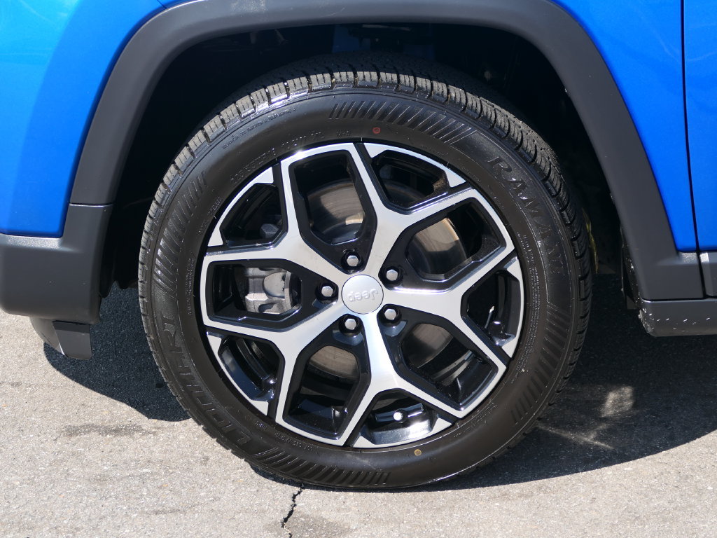 Used 2024 Jeep Compass Latitude AWD/4WD image 8