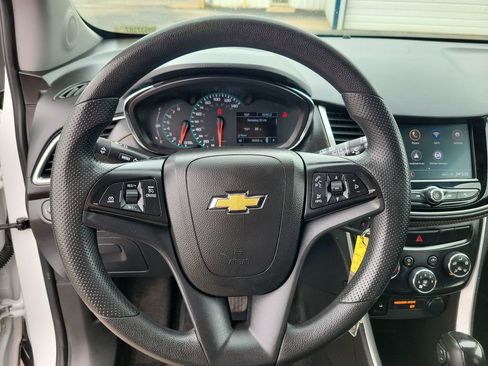 Used 2022 Chevrolet Trax LS w/ Tint and Cruise Package FWD image 21