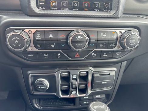 Used 2022 Jeep Wrangler Unlimited Sport w/ Sun And Sound Package AWD/4WD image 19