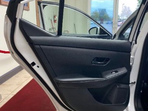 Used 2025 Nissan Sentra SV image 14