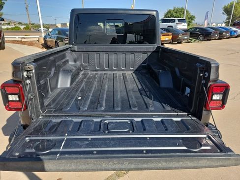 Used 2023 Jeep Gladiator Rubicon w/ LED Lighting Group AWD/4WD image 15