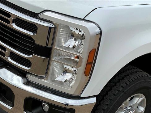 New 2026 Ford F250 XLT w/ FX4 Off-Road Package AWD/4WD image 13