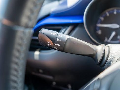Used 2022 Toyota C-HR XLE FWD image 20
