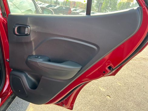 Used 2025 Hyundai Venue Limited FWD image 16