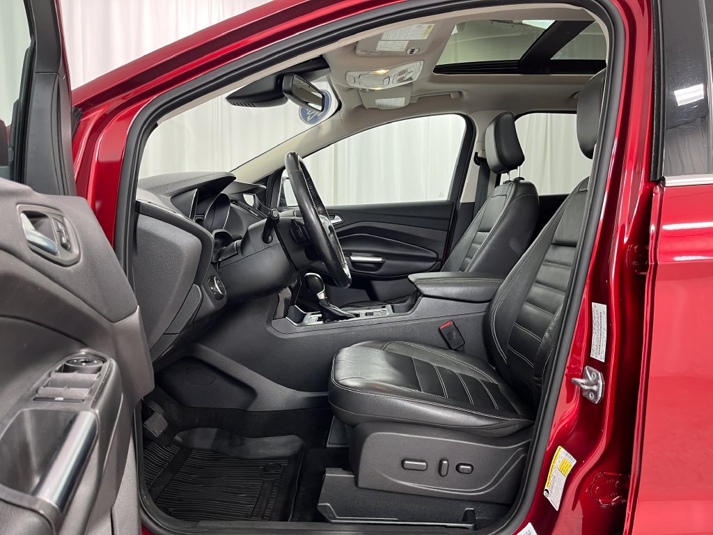 Used 2018 Ford Escape Titanium w/ Ford Safe & Smart Package AWD/4WD image 17
