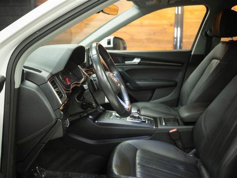 Used 2019 Audi Q5 2.0T Premium w/ Convenience Package AWD/4WD image 9