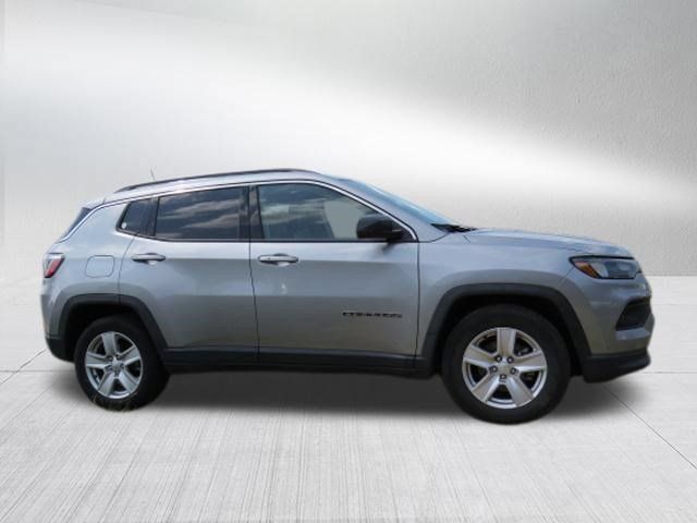 Used 2022 Jeep Compass Latitude FWD image 2