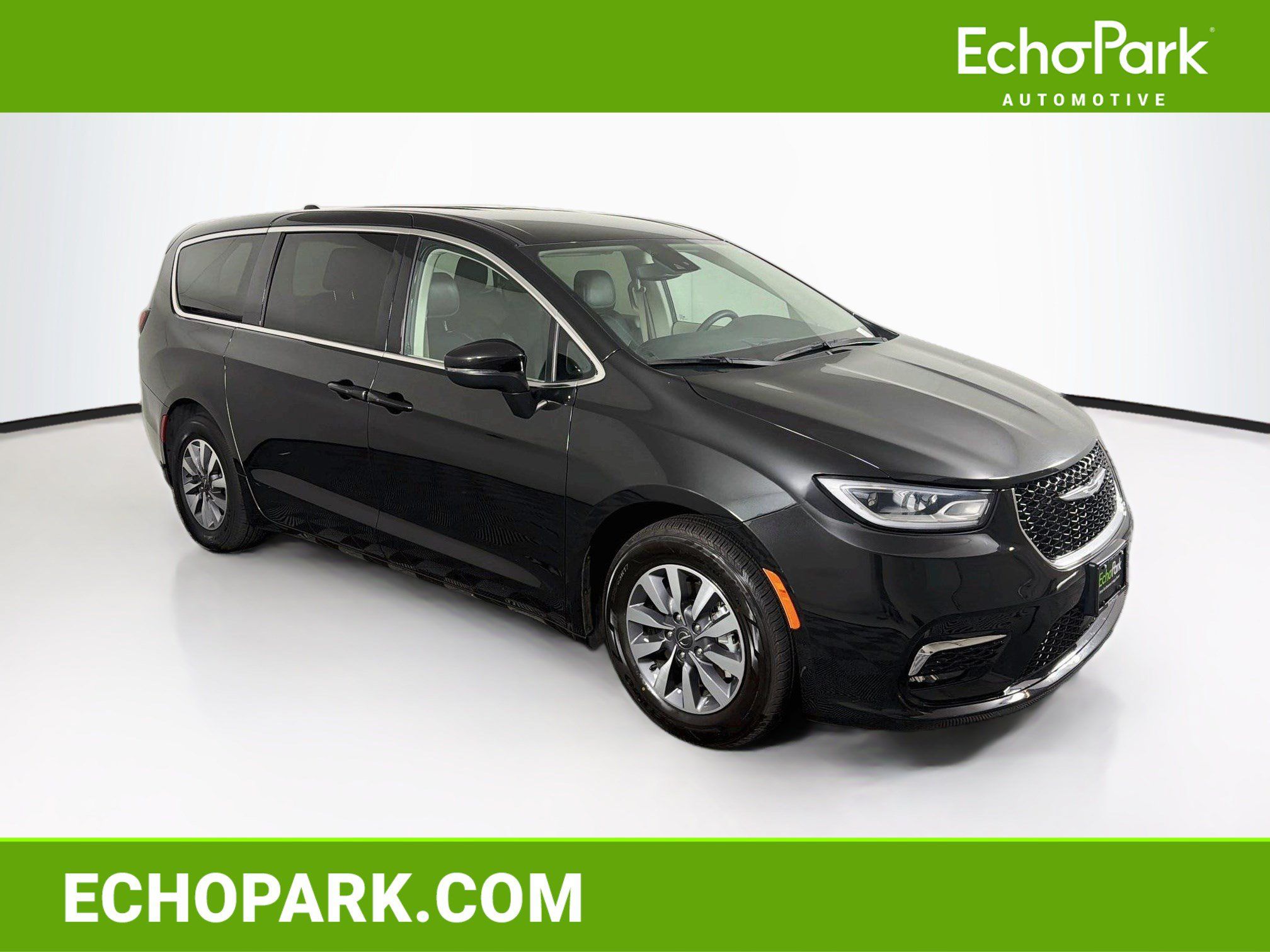 Used 2023 Chrysler Pacifica Touring-L FWD image 1