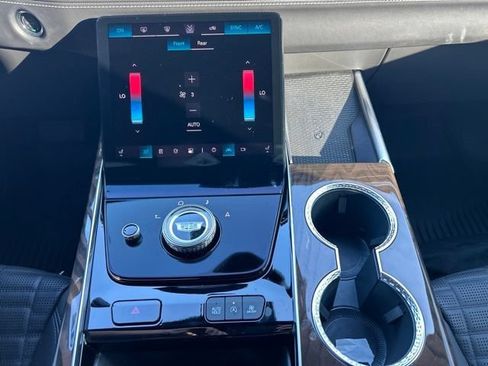 Certified 2026 Cadillac Escalade ESV Platinum Luxury w/ LPO, Floor Liner Package AWD/4WD image 19