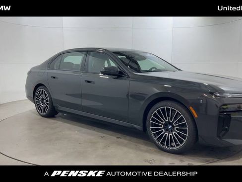 New 2026 BMW 750e xDrive w/ Executive Package image 2