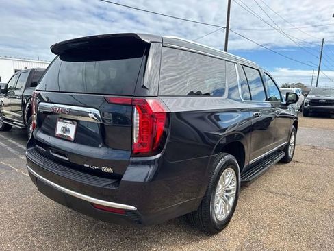 Used 2023 GMC Yukon XL SLT image 6