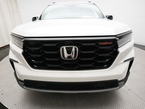 Certified 2025 Honda Pilot TrailSport image 22