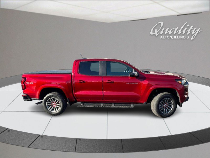 Used 2023 Chevrolet Colorado LT w/ LT Convenience Package II AWD/4WD image 3