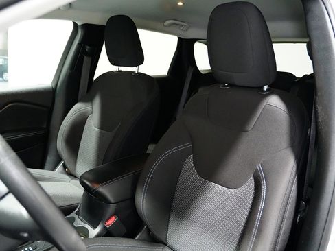 Used 2020 Jeep Cherokee Latitude image 19