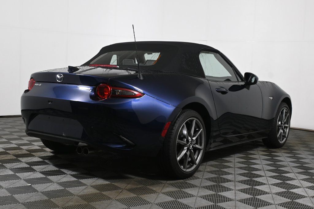 Used 2021 MAZDA MX-5 Miata Grand Touring RWD image 10