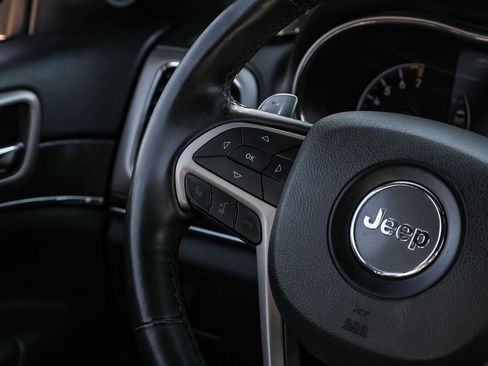 Used 2015 Jeep Grand Cherokee Limited w/ Luxury Group II image 19