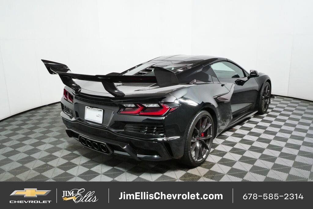 Used 2027 Chevrolet Corvette ZR1 w/ ZR1 Carbon Fiber Aero Package RWD image 3