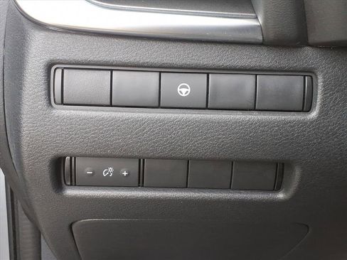 Used 2021 Nissan Rogue SV image 18