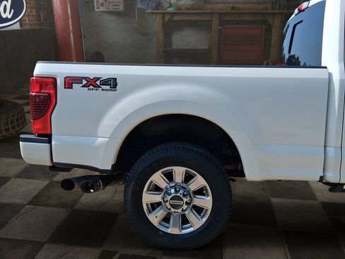 Used 2020 Ford F250 Platinum w/ FX4 Off-Road Package AWD/4WD image 8