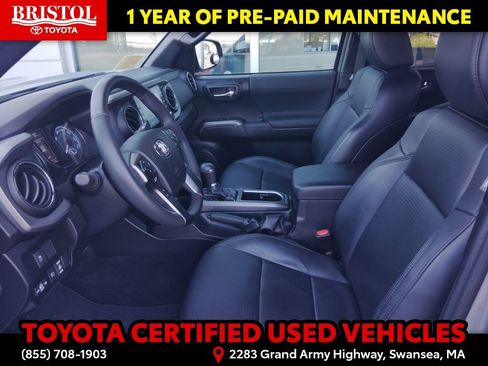 Used 2021 Toyota Tacoma TRD Sport w/ TRD Premium Sport Package AWD/4WD image 6