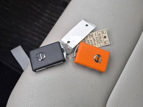 Used 2023 Volvo XC90 B5 Core w/ Protection Package Premier image 11