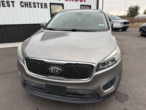 Used 2017 Kia Sorento AWD w/ LX Convenience Package image 2