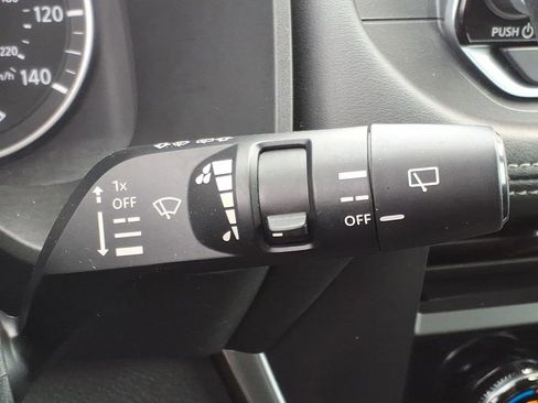 Used 2024 Nissan Rogue SV AWD/4WD image 29