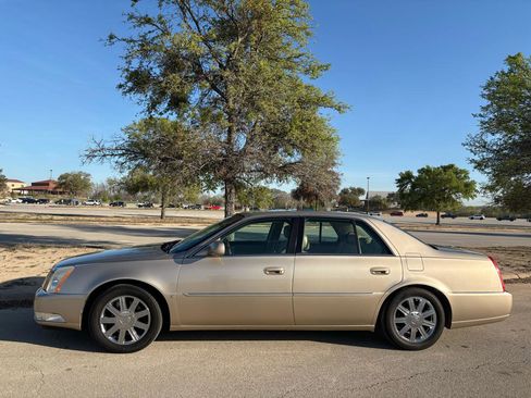 Used 2006 Cadillac DTS Performance image 2