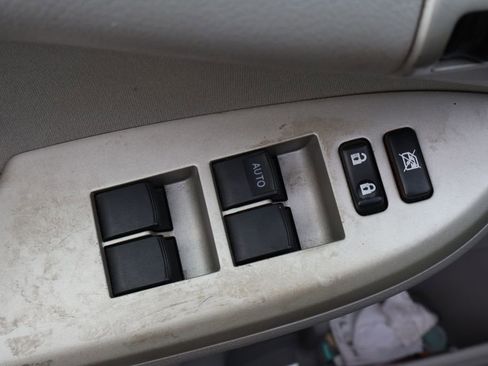 Used 2011 Toyota Corolla LE image 11